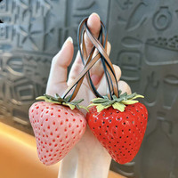 Porte-clés fraise en résine, pendentif de sac, décoration mignonne, porte-clés fraise exquis, cadeaux