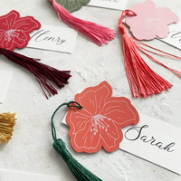 Cartes de nom de mariage personnalisées avec des pompons floraux |   Cartes de placement pour événements, décorations de table et fournitures pour cadeaux de fête