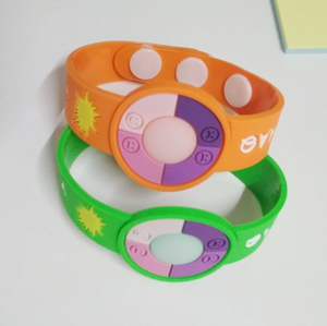 Commercio all'ingrosso su misura all'aperto <span class=keywords><strong>UV</strong></span> Tester Silicone braccialetti di colore che cambiano famiglia braccialetti di gomma promozionali all'aperto <span class=keywords><strong>UV</strong></span> - Product Image 4