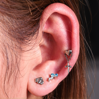 Piercing d'oreille en titane ASTM F136, style étoile, à dos plat, fileté intérieur, avec zircon, pour tragus, petit clou d'oreille à dos plat, pour mariage