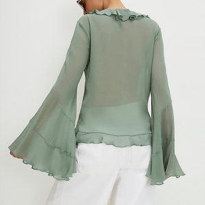 Nueva llegada: Blusa informal de gasa con volantes, cuello en V, lazo frontal y manga larga acampanada para mujer - Product Image 4