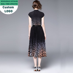 Vêtements de créateur inspirants Contactez-<span class=keywords><strong>moi</strong></span> Ensembles d'été deux pièces jupe et haut pour femme Marque haut de gamme 2025 - Product Image 4