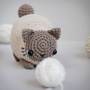 2025 nouveau Design Crochet enfants animaux cadeaux à la main en <span class=keywords><strong>peluche</strong></span> tricoté <span class=keywords><strong>chat</strong></span> jouets doux et confortable Crochet <span class=keywords><strong>chat</strong></span> poupée - Product Image 6