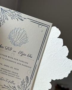 Invito Matrimoniale di Lusso in Carta di Cotone Testurizzata Bianca e Blu, Stile Nautico, con Goccia d'Acqua in Rilievo, Fustellato, Stampa Personalizzata - Product Image 2