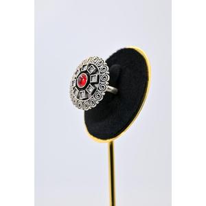 Anillo de cóctel de lujo vintage de plata 925 con rubí central, engaste de diamante con garra de corte princesa, bisel geométrico, unisex, para compromiso y boda - Product Image 1