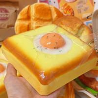 Jouet Squishy Oeuf Frit sur Grille, Jouet à Presser en Forme de Pain à Remontée Lente, Jouet Anti-Stress Relaxant pour les Mains pour Enfants et Adultes