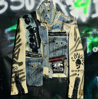 Veste en jean à col montant et double boutonnage, délavée style vintage, avec boutons métalliques décoratifs, coupe ajustée