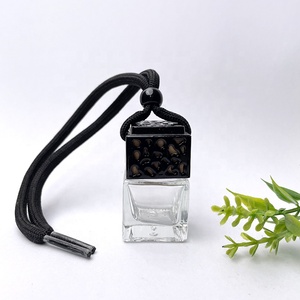 Diffusore di Profumo per <span class=keywords><strong>Auto</strong></span> di Alta Qualità con Ciondolo in Vetro per Oli Essenziali, Tappo in Legno e Cordino - Product Image 3