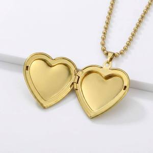 Collana con Medaglione a Cuore Personalizzabile in Ottone Anticato, con Foto, Stile Retrò, Intaglio Floreale, Gioiello Commemorativo, Regalo per la <span class=keywords><strong>Festa</strong></span> della Mamma - Product Image 2