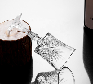 Verre à vin vintage tendance et esthétique, verre à pied multi-usages gravé au diamant pour <span class=keywords><strong>champagne</strong></span> et cocktails, idéal pour la maison, le bar et les mariages - Product Image 5