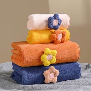 Serviette de bain de luxe en microfibre corail doux, séchage rapide, couleur unie compressée, impression personnalisée, motif dessin animé, vente en gros - Product Image 4