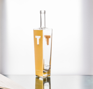 Bouteille de <span class=keywords><strong>vodka</strong></span> en verre décorative de luxe de 1 litre avec bouchon en liège - Product Image 1