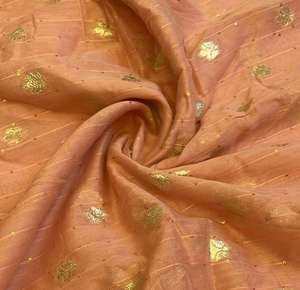 Tissu en soie Chanderi de luxe, idéal pour les vêtements traditionnels, les saris, les dupattas, les kurtas et les tenues de créateurs pour filles - Product Image 5