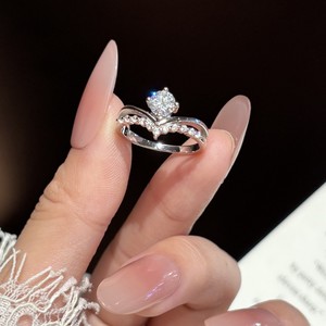 Anello in Argento Sterling 925 Marca MuShan, Moissanite Colore <span class=keywords><strong>D</strong></span>, Anello di Laurea per Innamorati, Placcato in Oro 18K, Brevetto MST - Product Image 2