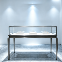 Vitrine élégante en verre, présentoir à bijoux, mobilier de présentation pour la décoration intérieure des bijouteries et l'attraction des clients