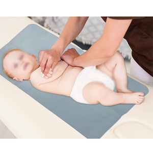 Tapis de voyage multifonctionnel imperméable pour bébé 16"x30" pliable en cuir végétalien pour station de change - Product Image 3