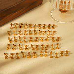 Mini pendientes con letras, chapados en oro, de acero inoxidable, con iniciales del alfabeto para mujer, joyería de moda, juego de pendientes de la A a la Z - Product Image 1