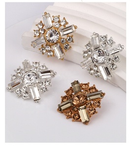 Nuovo Design 2026: Bottone in Metallo con Cristalli e Diamanti, Fibbia a Croce Traforata in Metallo - Product Image 4