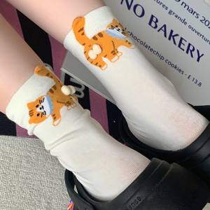Calcetines de punto para mujer con diseño de gato travieso, divertidos y lindos, con estampado 3D, absorbentes del sudor y con pompón. - Product Image 3