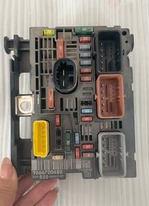 Boîtier de fusibles automobile 9807028780 pour système électrique de voiture, support de fusibles durable, remplacement compatible avec Citroën <span class=keywords><strong>Peugeot</strong></span> - Product Image 3