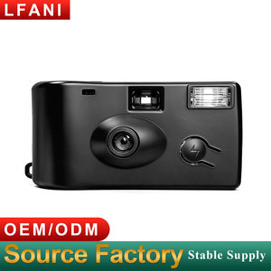 Appareil photo jetable tendance TikTok avec flash, pack d'autocollants personnalisable, appareil photo à usage unique, parfait pour les cadeaux de mariage/anniversaire - Product Image 1