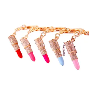 Personalizzato Piccolo regalo con il diamante rossetto delle donne portachiavi accessori del sacchetto del pendente del metallo della catena chiave con colore differente