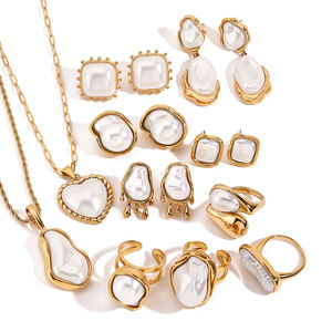 J & D 18K Chapado en oro Joyería de acero inoxidable Perla de imitación Familia Pendientes Collar Anillo Conjunto - Product Image 1