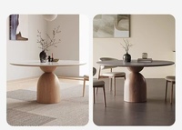 Ensemble de table et de chaises de salle à manger de style italien, design moderne, table ronde en marbre blanc avec structure en bois