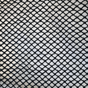 Une filetage en plastique qui peut protéger les légumes et les fruits des insectes - Product Image 1