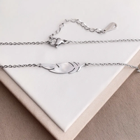 Collier pendentif plume plate en acier inoxydable plaqué or PVD 18 carats, design de mode personnalisé