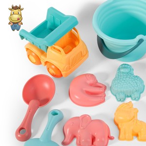 Ensemble de jouets de plage souples en PE pour enfants, 11 pièces : camion, arrosoir, moules à sable animaux, sac à dos, jouets d'été pour bac à sable extérieur - Product Image 4