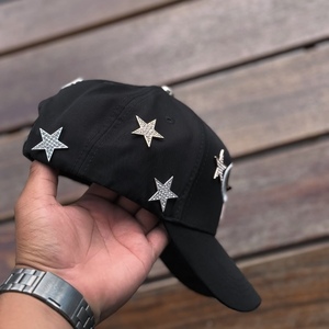 Cappellini da Baseball Personalizzabili con Ricamo 3D, Etichette Metalliche con Strass, Visiera in Cotone Scamosciato e Fodera in Raso - Product Image 3