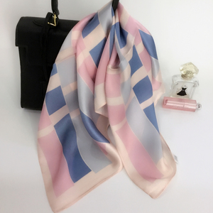 Foulard di Lusso 100% Seta di Gelso 55cm con Stampa Geometrica, Bandana Quadrata per Testa e Collo da <span class=keywords><strong>Donna</strong></span>, Design Semplice ed <span class=keywords><strong>Elegante</strong></span>, Vendita all'Ingrosso - Product Image 2
