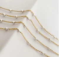 Collier plaqué or 18 carats S925 pour femme Matériau en argent 925 avec conception de niche Chaîne nue contrastante Perle de couteau incurvée
