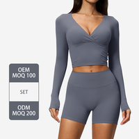 Ensemble de sport TZ4208-7 pour femme : soutien-gorge de sport à manches longues et col en V avec torsion sur le devant, short taille haute sculptant le ventre et rehausseur de fessiers pour la course, la gym et le yoga