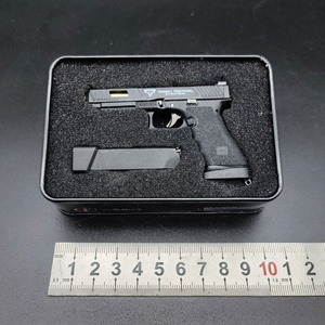 Nouveau 2024 Blnieece Expédition Rapide Alliage <span class=keywords><strong>Empire</strong></span> 7.5 cm TTIG34 <span class=keywords><strong>1</strong></span>:3 Mini Porte-clés Pistolet Jouet Modèle de Pistolet Détachable avec Balle - Product Image 3