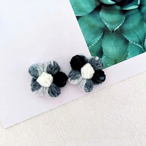 Fiore Colorato all'Uncinetto Fatto a Mano, Circa 4cm-4.5cm, per Accessori Fai-da-Te come Fermagli per Capelli e Abbigliamento, Più Voluminoso Rispetto al <span class=keywords><strong>Normale</strong></span> - Product Image 2