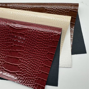 Cuir PU gaufré effet crocodile brillant avec texture contrôlée pour la production de chaussures et de sacs à main - Product Image 1