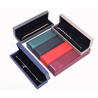 Boîtes à bijoux en cuir PU noir en stock pour emballage de bracelets à maillons, à bon prix