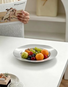 Assiette à fruits ronde en acier inoxydable durable avec design encastré pour mariages et décoration intérieure (vente en gros) - Product Image 6