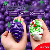 Jouet anti-stress Kawaii en forme de raisin, souple et couineur, avec bloc de construction à l'intérieur, à remontée lente, cadeau de bureau pour enfants de 5 à 7 ans