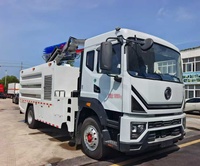 Camion de nettoyage de façades urbaines avec brosses rotatives à 360° pour le nettoyage des murs de bâtiments commerciaux, des tunnels et des panneaux solaires