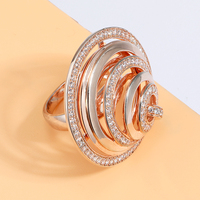 Bague géométrique circulaire plaquée or rose au design tendance pour femme