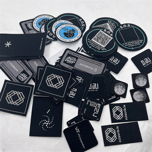 ป้ายสี่เหลี่ยมอเนกประสงค์ปักลายพร้อมชิป NFC สำหรับเสื้อผ้าและกระเป๋าเดินทาง - Product Image 1
