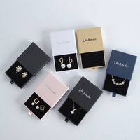 Boîte cadeau minimaliste à tiroir coulissant pour bijoux, boîte rigide en papier avec logo personnalisé en feuille d'or pour ensembles de bijoux, emballage pour boucles d'oreilles et colliers