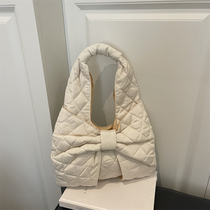 Nouveau sac à main en coton de grande capacité, style tendance, motif diamant brodé - Product Image 1