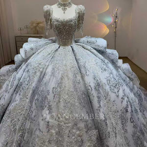 Robes de mariée et de soirée longues pour JJ116, style princesse moderne, à manches courtes, en dentelle, avec fleurs et cristaux - Product Image 3