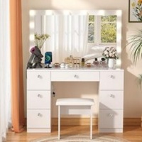 Designs sur mesure : Nous travaillons avec les clients pour créer des coiffeuses uniques pour filles avec des couleurs spécifiques