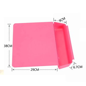 创新的2合1防滑可拆卸砧板一体式设计，带耐用塑料制成的储物篮 - Product Image 3