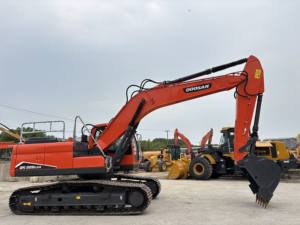Excavatrice Doosan DX225 d'occasion, modèle 2023, 22 tonnes, excellent état, haute efficacité, machine durable, moteur, boîte de vitesses, pompe - Product Image 3